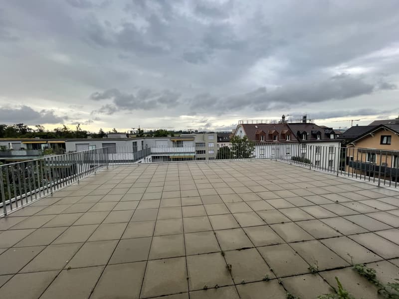 Möbliertes 14m² WG-Zimmer mit Balkon & Riesenterrasse in Neuaffoltern (7)
