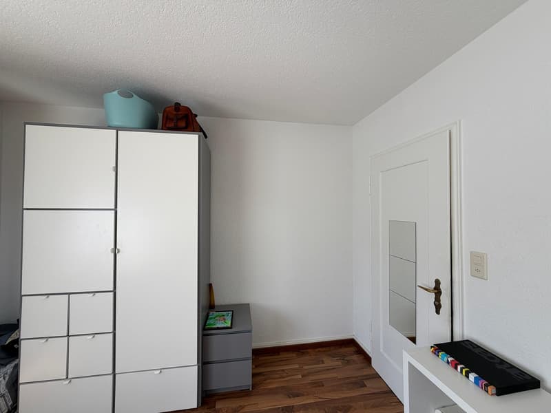 Möbliertes 14m² WG-Zimmer mit Balkon & Riesenterrasse in Neuaffoltern (4)