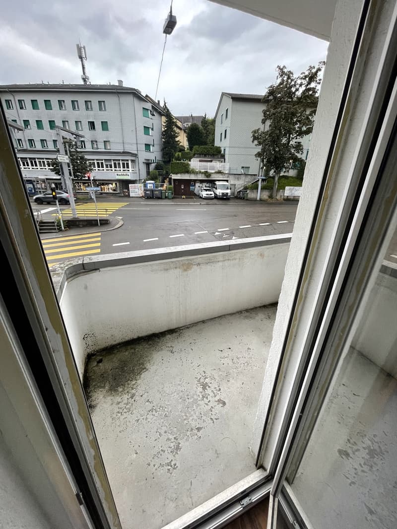 Möbliertes 14m² WG-Zimmer mit Balkon & Riesenterrasse in Neuaffoltern (3)