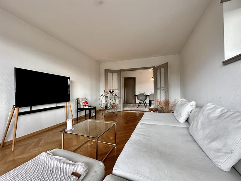 Furnished 2.5-Room Apartment with Views  Short-Term Rental (6)