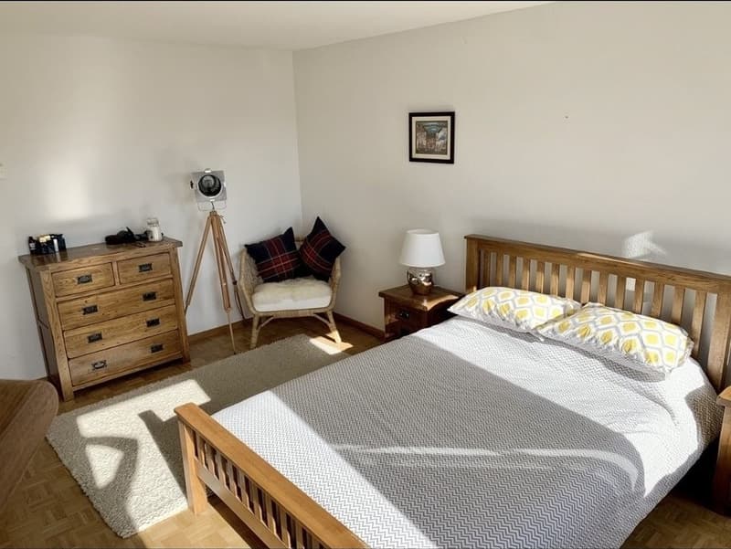Spacious, Partially Furnished 2.5-Room Apartment in Central Zürich (4)