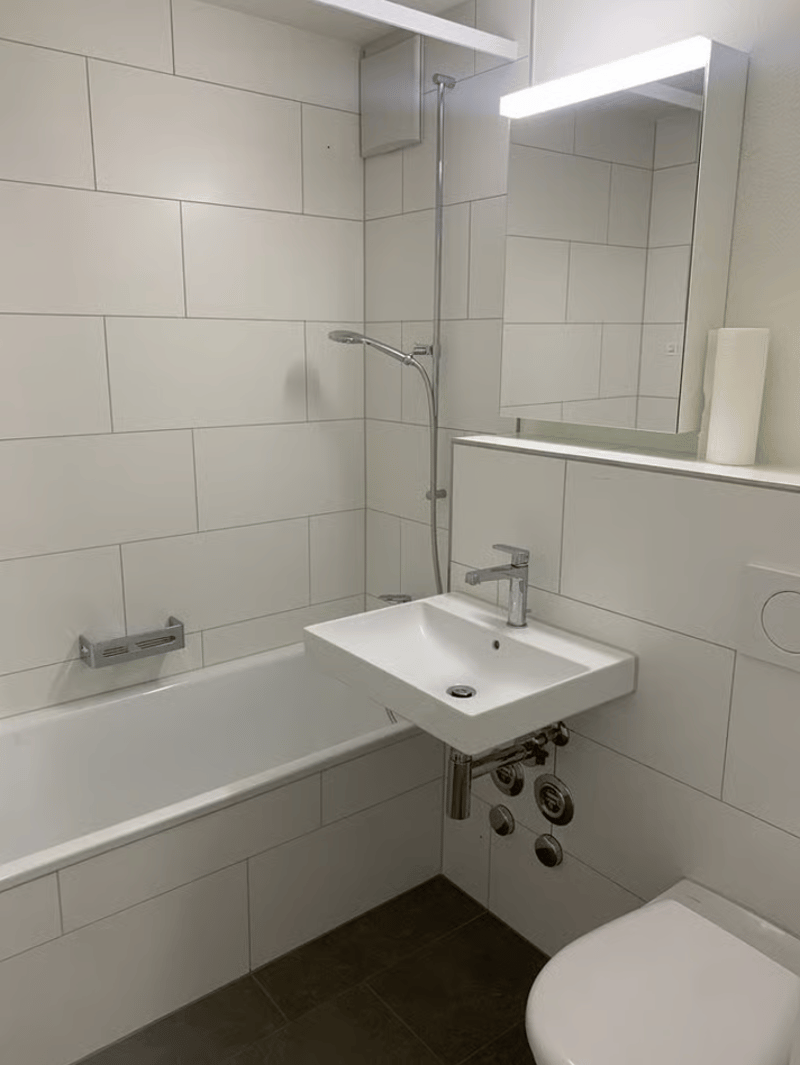 Umfassend sanierte 2.5-Zimmer-Wohnung mit grossem Balkon an ruhiger Lage in Bottmingen (11)