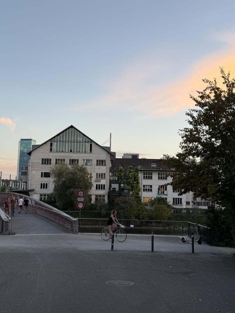 Temporary room by the Limmat | NovJan (6)