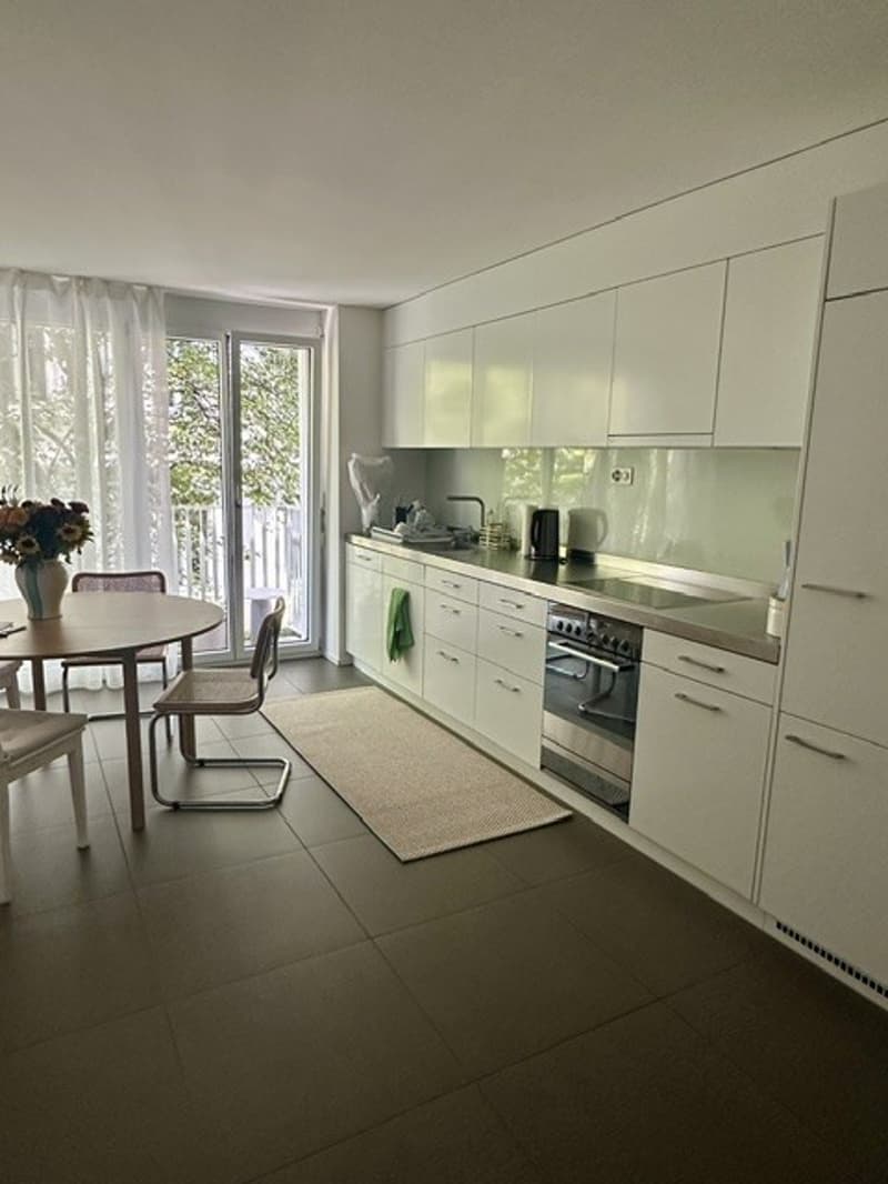 Möblierte 2.5-Zimmer-Wohnung im Seefeld zur befristeten Untermiete (2)