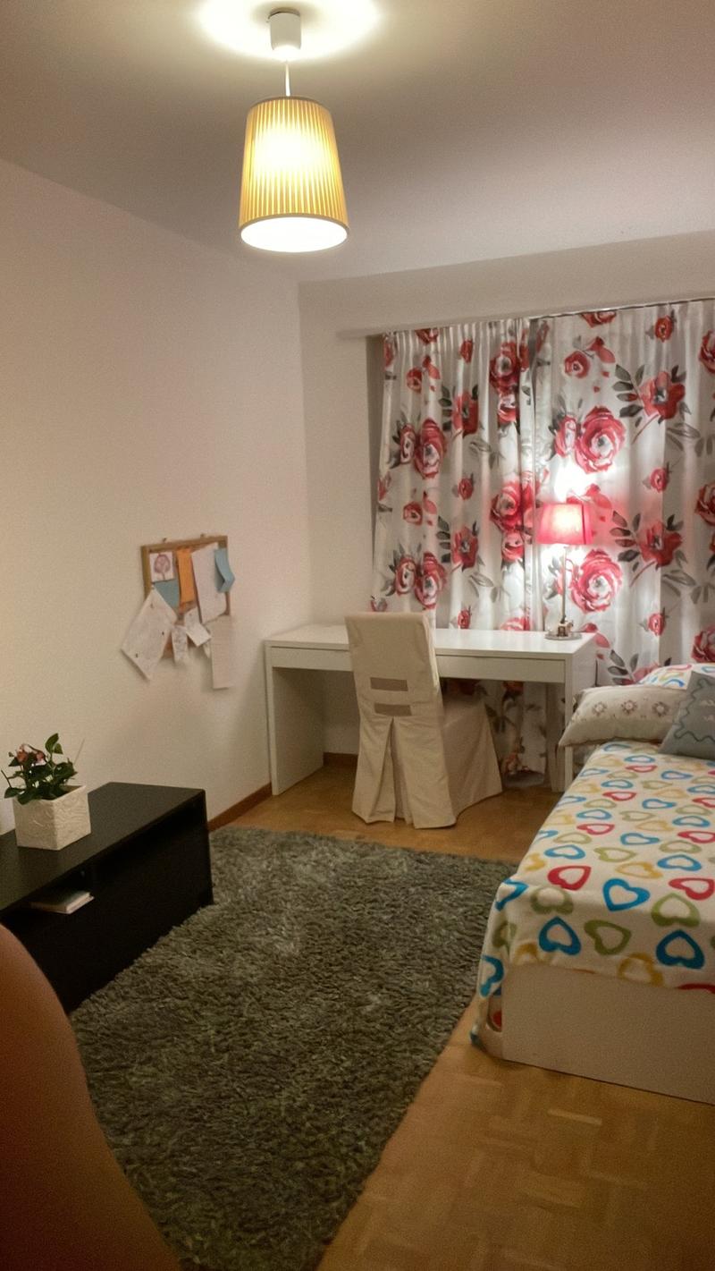 Schönes, möbliertes Zimmer in 8804 zu vermieten. (3)