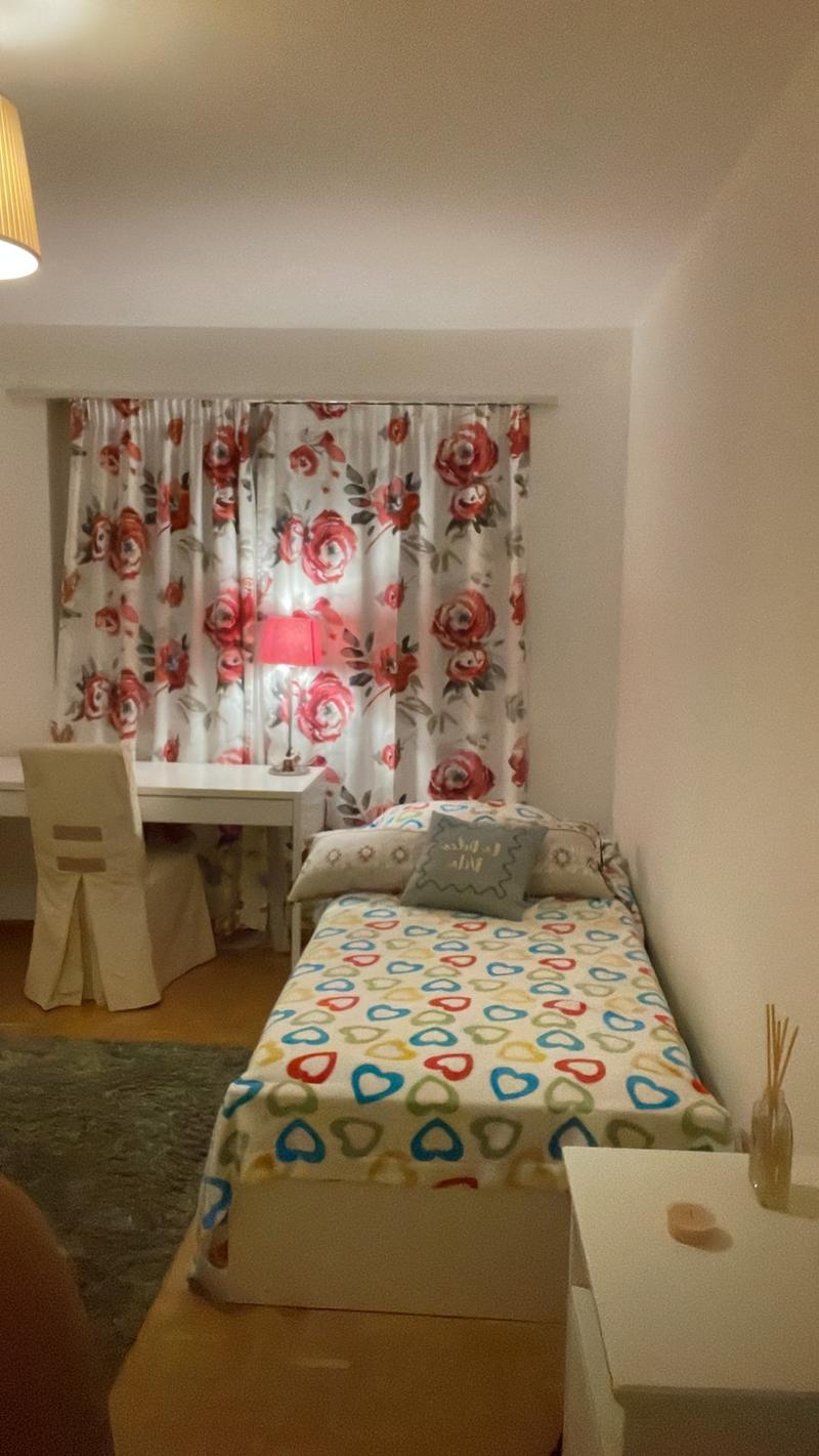 Schönes, möbliertes Zimmer in 8804 zu vermieten. (1)
