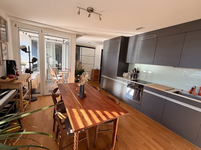 Bright Room in Beautiful Loft-Style Apartment (1)