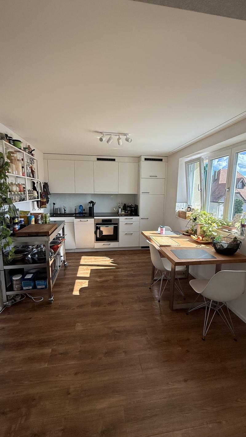 Moderne 2.5-Zimmer-Wohnung (57 m²) mit Balkon und ruhiger Lage, 10 Min. zu Oerlikon (2)
