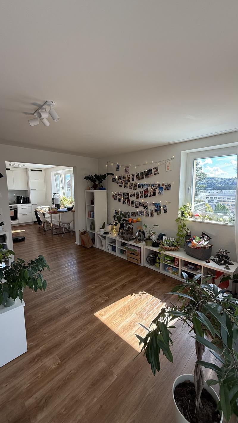 Moderne 2.5-Zimmer-Wohnung (57 m²) mit Balkon und ruhiger Lage, 10 Min. zu Oerlikon (1)