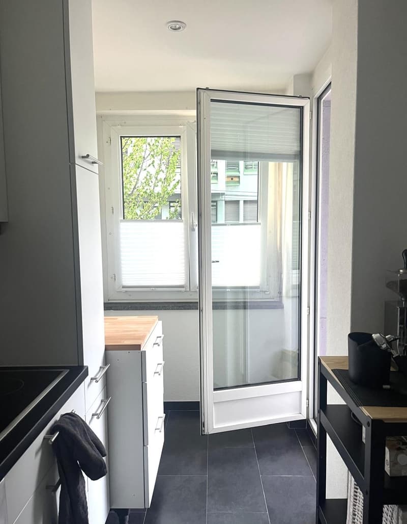 Schönes, helles WG-Zimmer mit Balkonzugang in Top Lage (3)