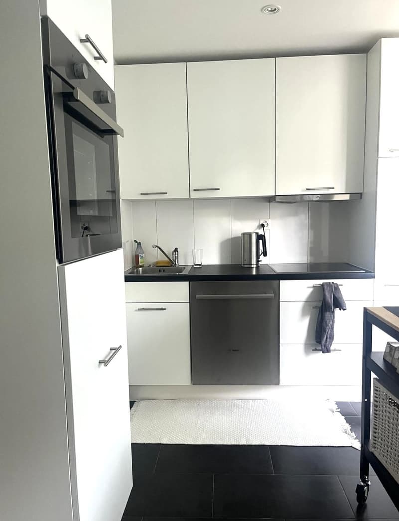Schönes, helles WG-Zimmer mit Balkonzugang in Top Lage (2)