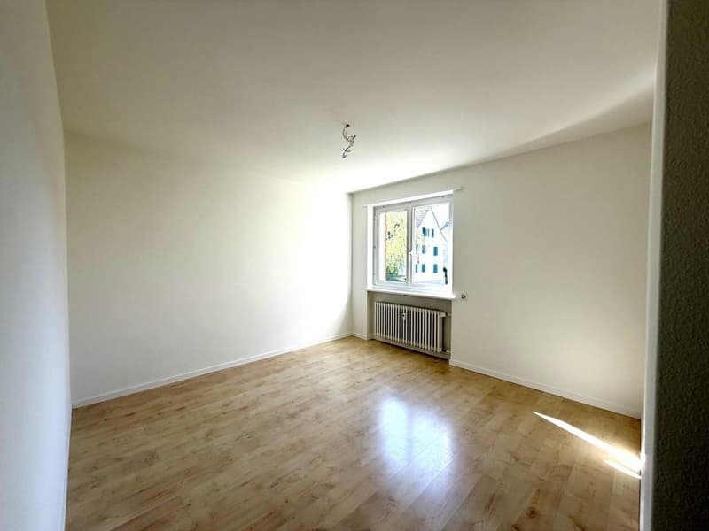"Helle 4-Zimmer-Wohnung mit Balkon in Gelterkinden ab sofort verfügbar!" (2)