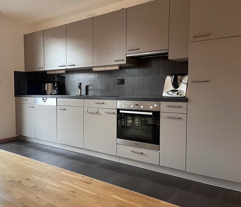Lumineux appartement meublé de 3,5 pièces avec balcon et vue sur les montagnes à Martigny (2)