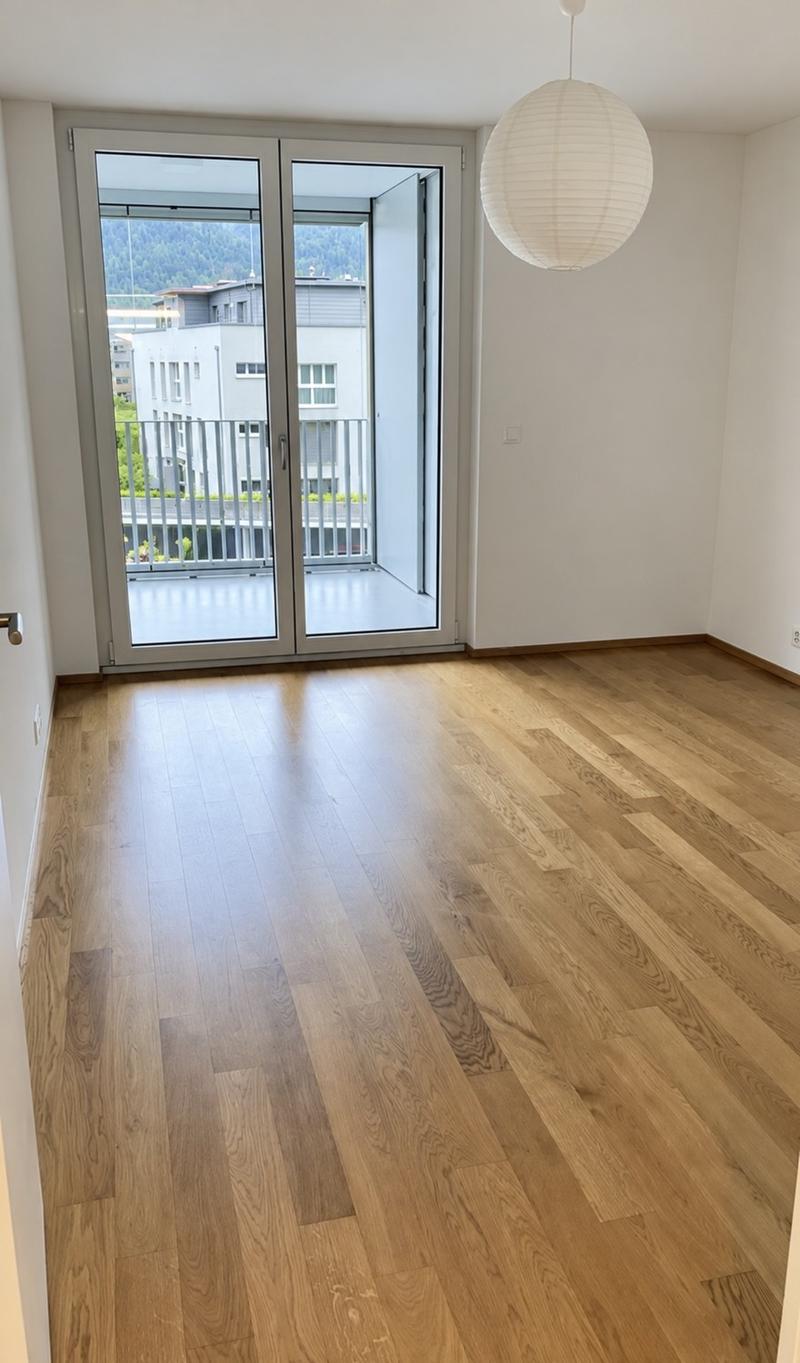 Schöne 2.5 Zimmer Wohnung mit grossem Balkon (4)