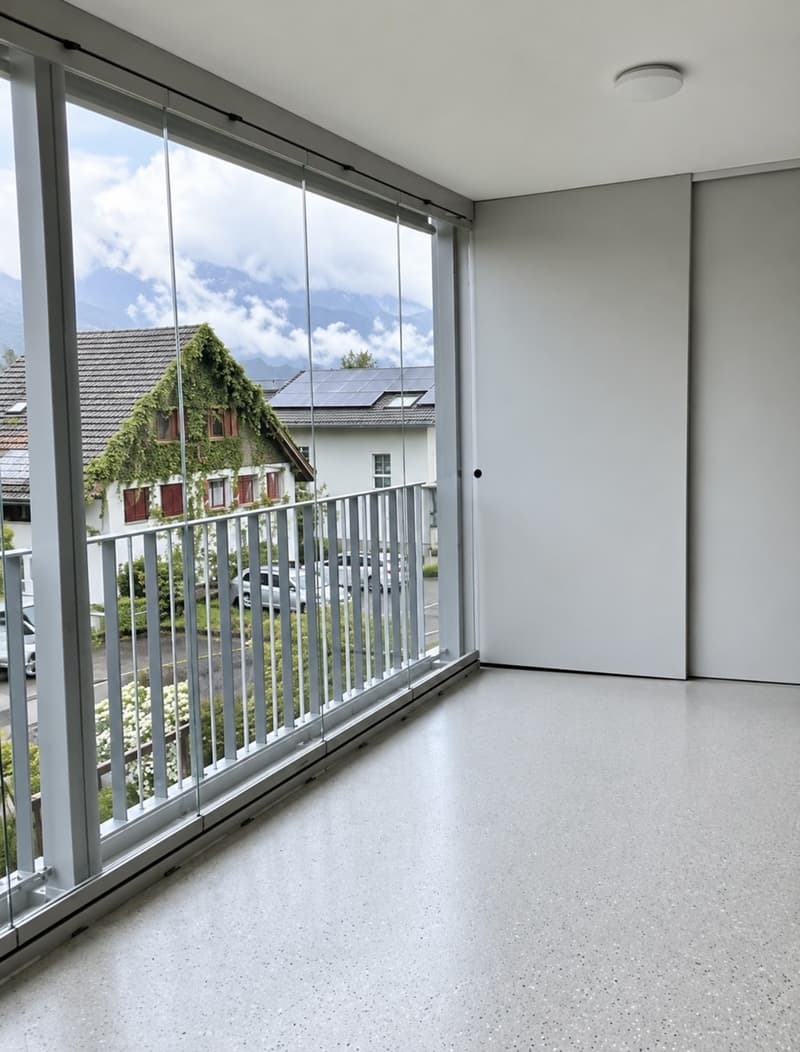 Schöne 2.5 Zimmer Wohnung mit grossem Balkon (5)