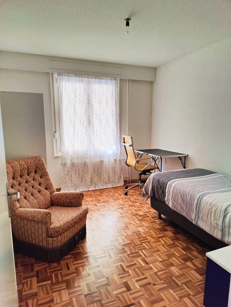 Spacious room in a shared flat. (2)