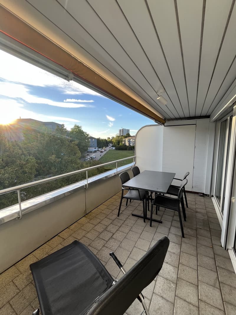 Grosse 3.5 Zimmer-Wohnung mit 2 Balkonen (2)