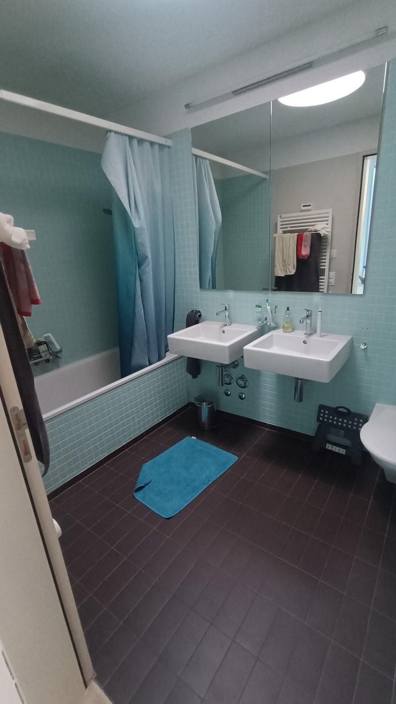 A room in a big shared flat (6)