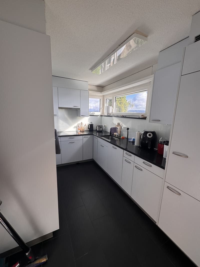 Möblierte 3.5-Zimmer-Wohnung mit Seesicht in Thalwil (7)