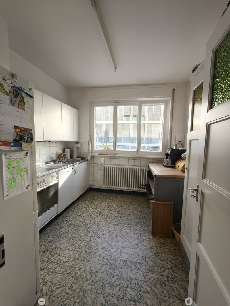 Helle, ruhige und zentrale 3.5-Zimmer Wohnung mit Veranda (6)