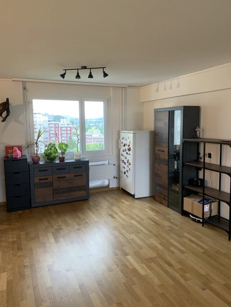 Freies WG-Zimmer in 5.5-Zimmer-Wohnung in Wittigkofen (2)
