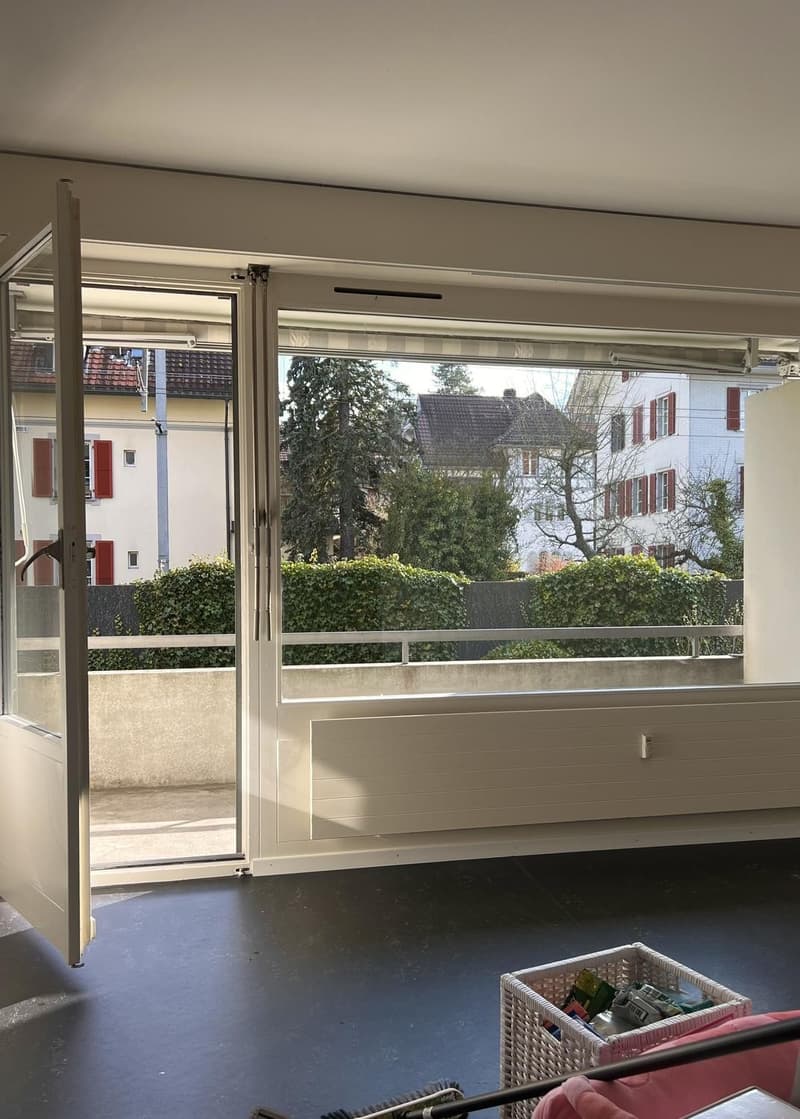 Gemütliche 1-Zimmer-Wohnung an zentraler Lage mit grossem Balkon. (2)