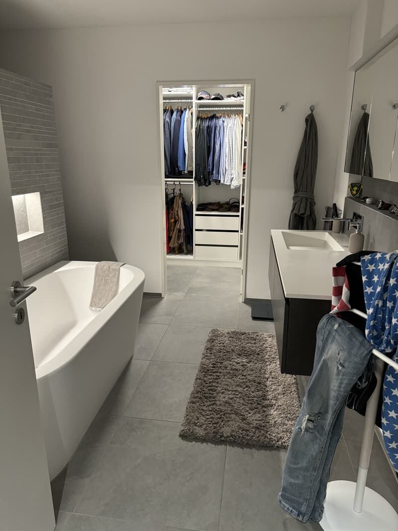 Exklusive 4.5-Zimmer-Wohnung im Eigentumsstandard mit grosser Terrasse (5)