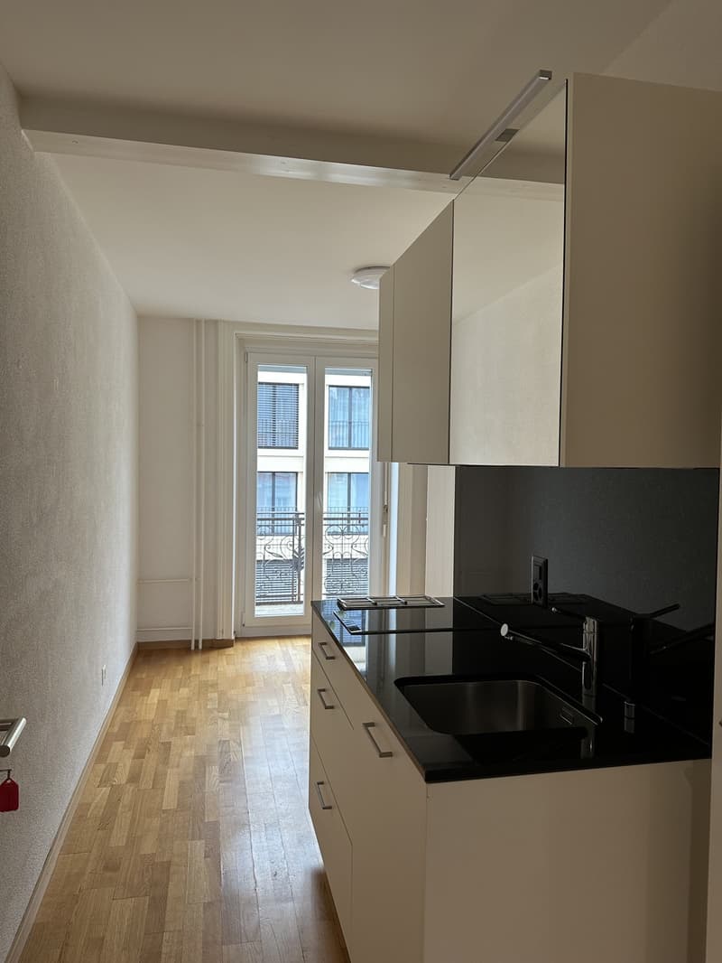 1,5 Zimmerwohnung mit Balkon in ZH-Oerlikon (1)