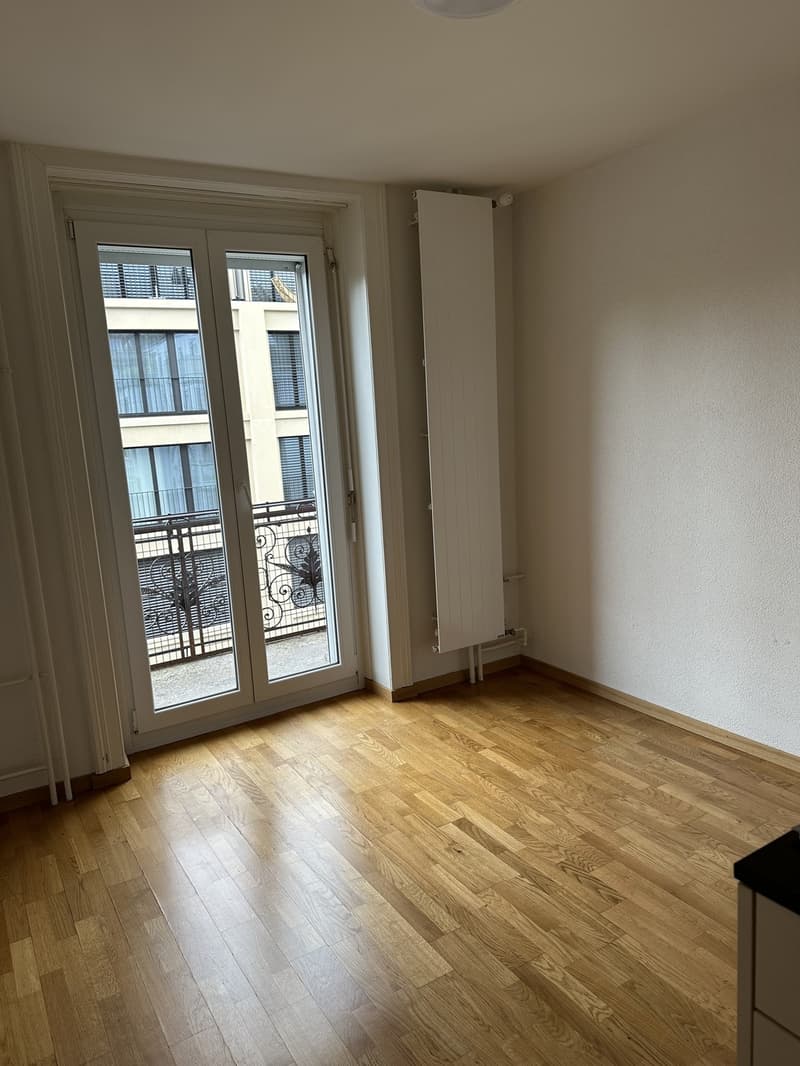 1,5 Zimmerwohnung mit Balkon in ZH-Oerlikon (2)