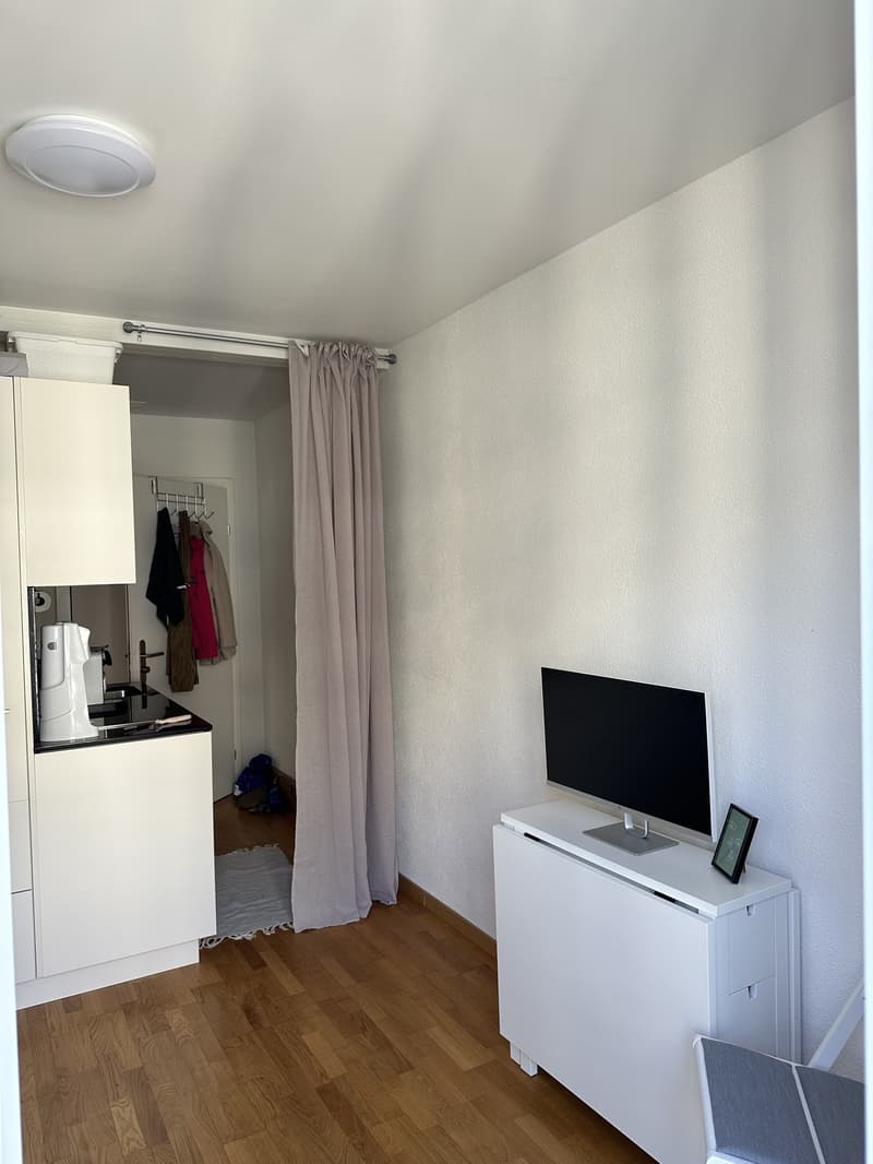 1,5 Zimmerwohnung mit Balkon in ZH-Oerlikon (6)