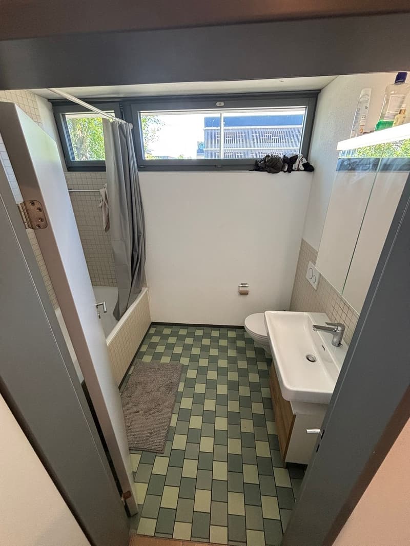 1 Zimmer in moderner WG  4 Min. von Bahnhof Stettbach (5)
