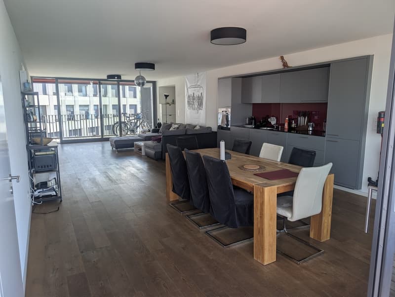 Furnished Room in a Modern, Friendly Flat with Young Professionals (2)