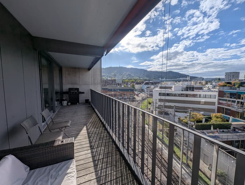 Furnished Room in a Modern, Friendly Flat with Young Professionals (5)