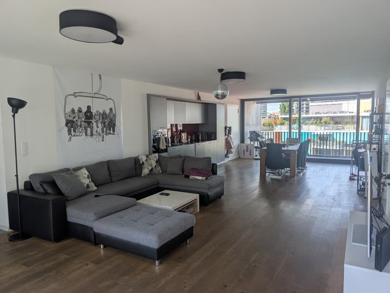 Furnished Room in a Modern, Friendly Flat with Young Professionals (1)