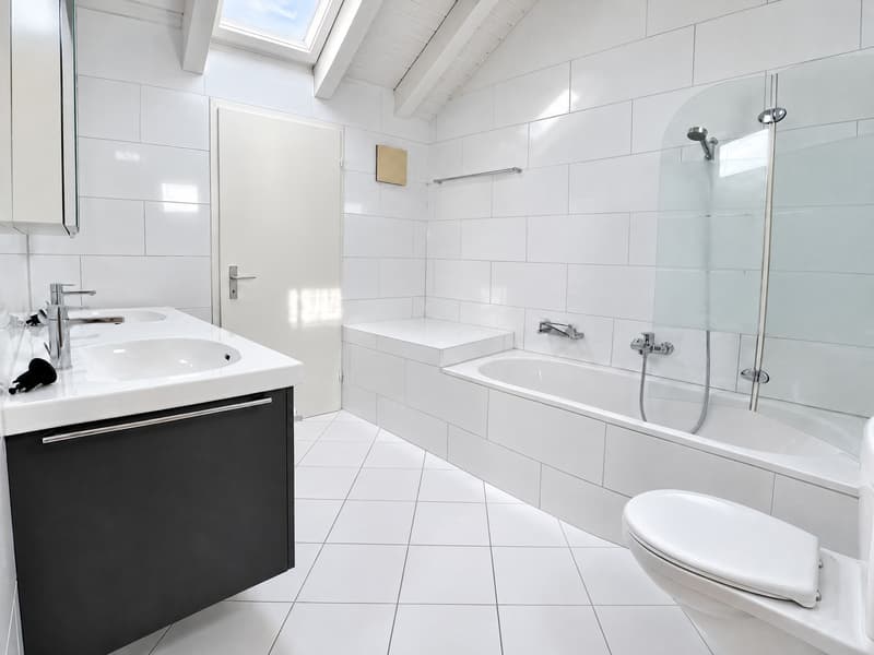 5.5 Room Penthouse in Central Pfäffikon with Lake View (7)