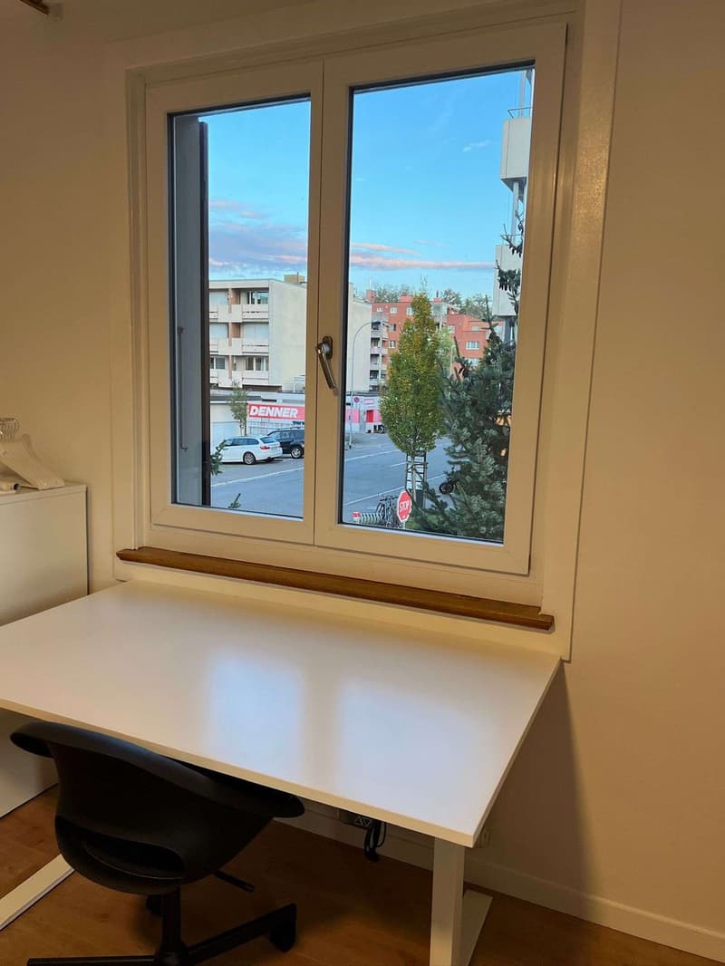Möbliertes WG-Zimmer in Glattbrugg unkompliziert & gut angebunden (1)