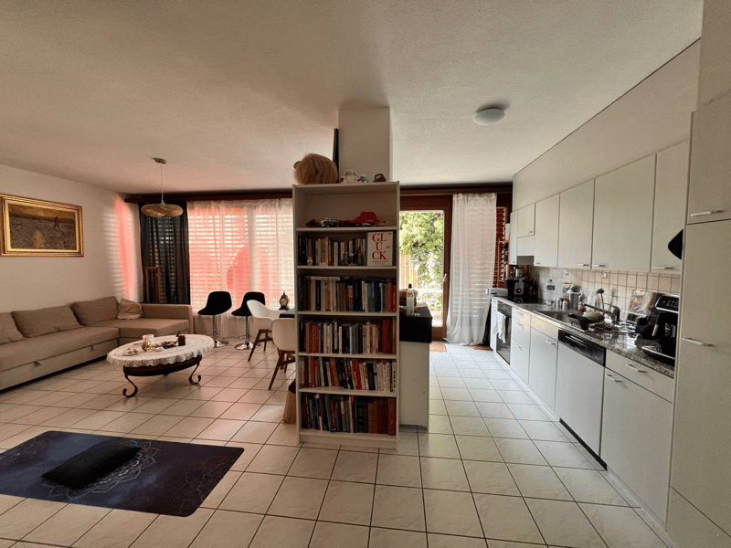 Room in Zug Ideal for Regular Short Stays, with Plenty of Privacy (5)