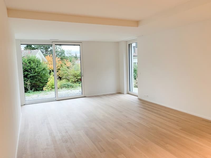 Neuwertige 2,5 Zimmer-Wohnung mit Gartensitzplatz in begehrter Lage Rotmonten (2)