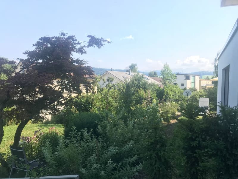 Neuwertige 2,5 Zimmer-Wohnung mit Gartensitzplatz in begehrter Lage Rotmonten (6)