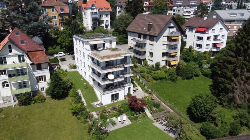 Neuwertige 2,5 Zimmer-Wohnung mit Gartensitzplatz in begehrter Lage Rotmonten (10)