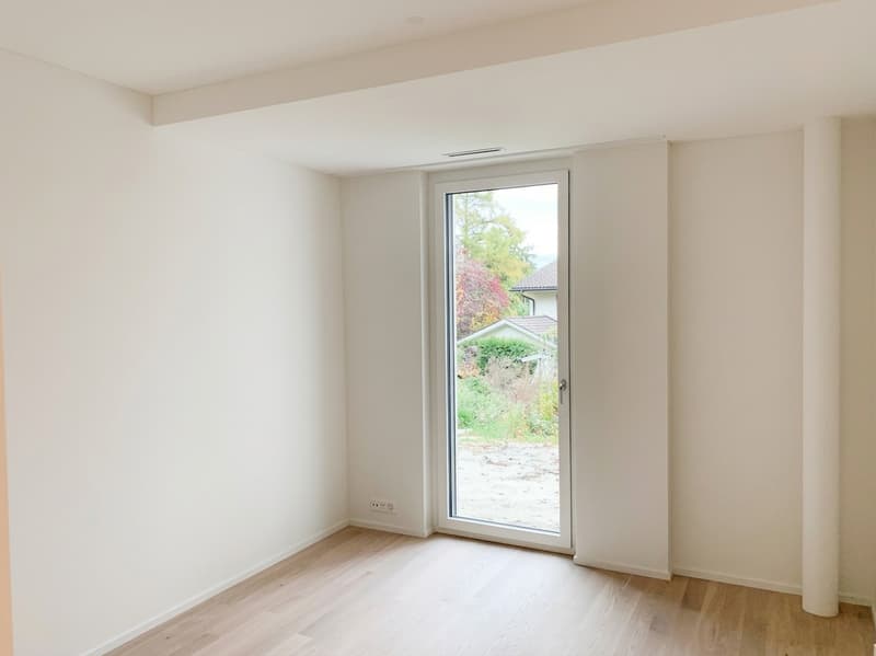 Neuwertige 2,5 Zimmer-Wohnung mit Gartensitzplatz in begehrter Lage Rotmonten (3)