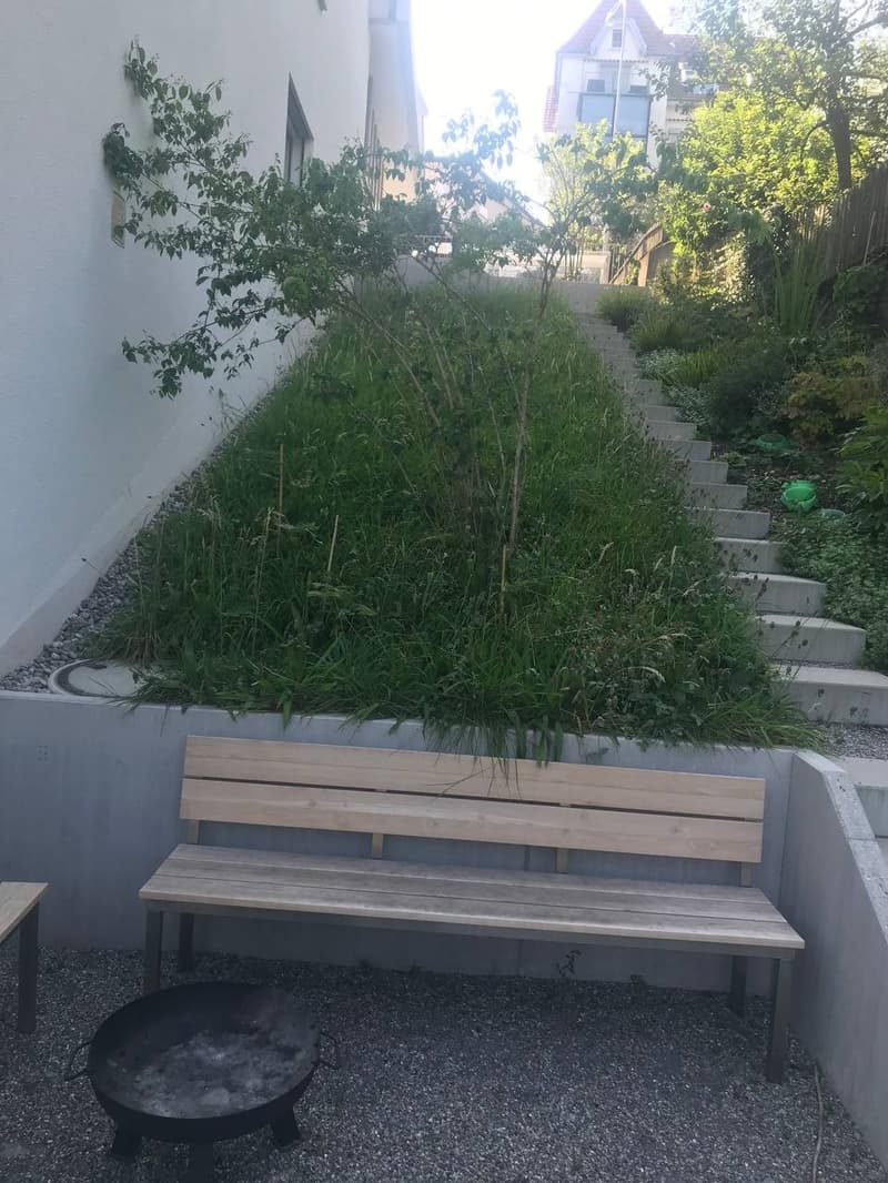 Neuwertige 2,5 Zimmer-Wohnung mit Gartensitzplatz in begehrter Lage Rotmonten (9)