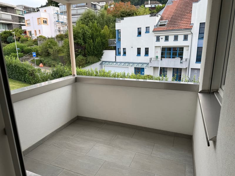 28 m² room + 8 m² private balcony | Garden & sauna | Horgen (2)