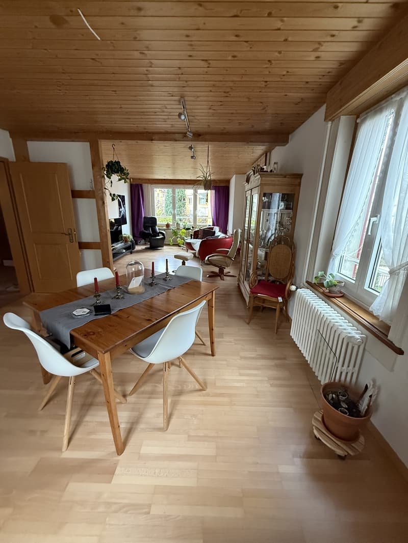 Wohnzimmer mit Esstisch zur Mitnutzung (: