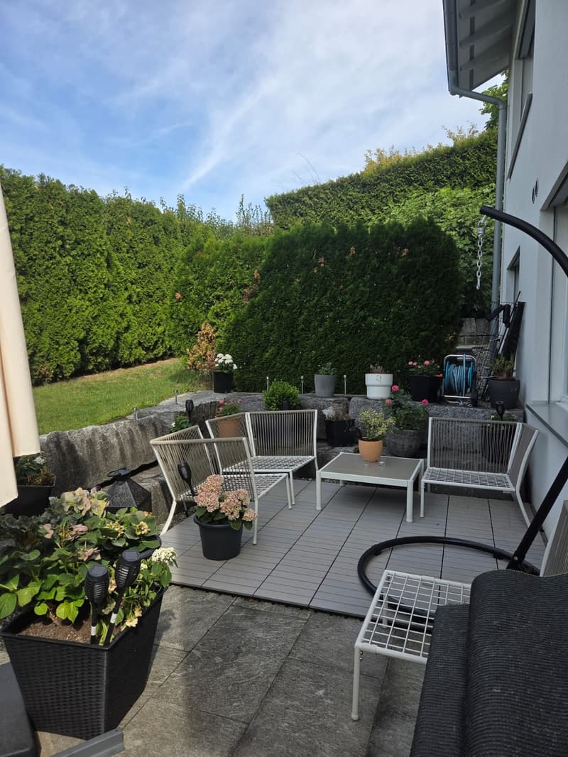 Helle & ruhige Terrassen- wohnung mit Gartensitzplatz (2)