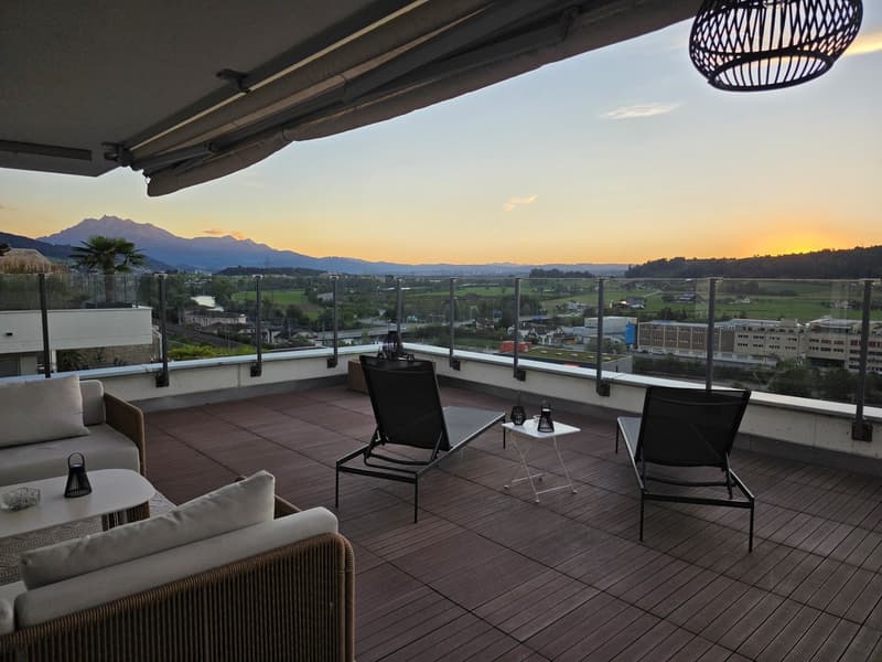 Traumhafte 4.5-Zimmer-Terrassenwohnung mit 139 m² und wunderschöner Aussicht (2)