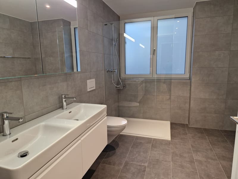 Grosszügige moderne 3.5-Zimmer-Wohnung mit Balkon in Dietikon (2)