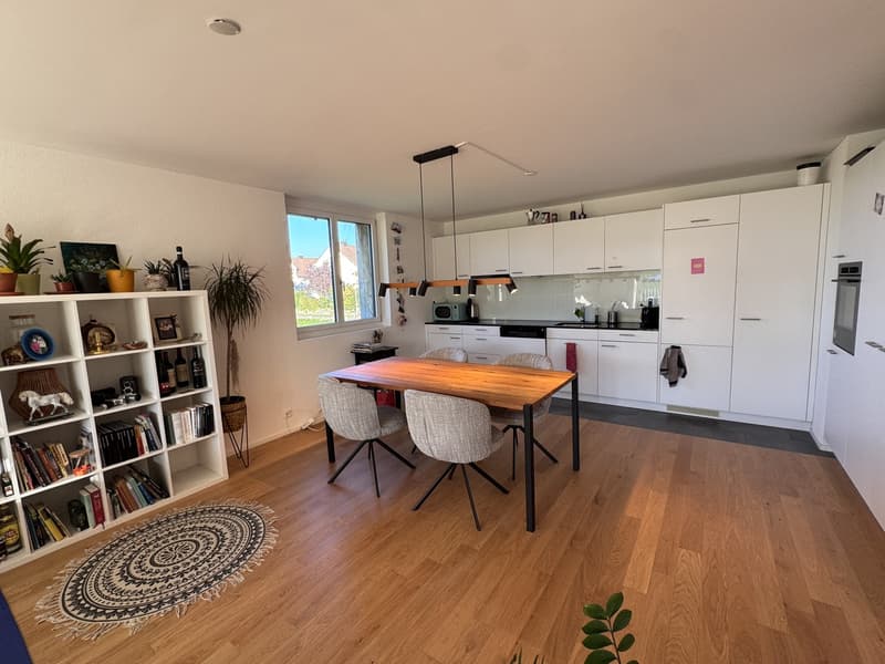4.5-Zimmer-Wohnung mit traumhafter Aussicht ins Grüne (3)
