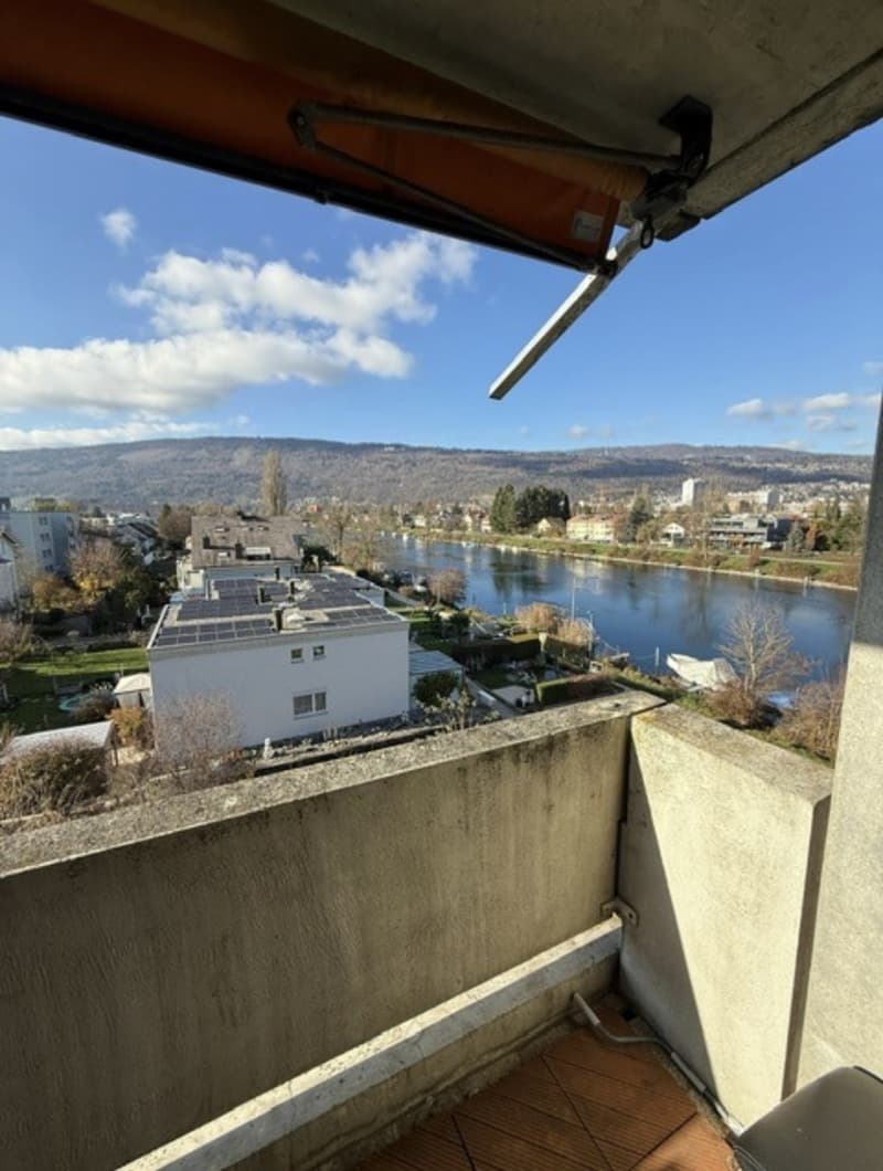 Ruhige 2-Zimmer-Wohnung mit Balkon und wunderschöner Aaresicht in Port (2)
