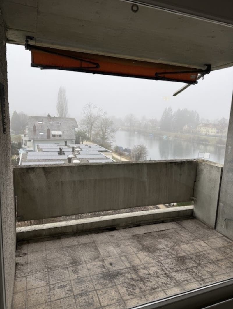 Ruhige 2-Zimmer-Wohnung mit Balkon und wunderschöner Aaresicht in Port (4)